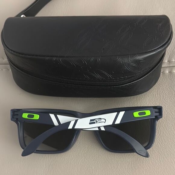 Men's Oakley Seattle Seahawks Holbrook Logo Sunglasses - Picture 1 of 5